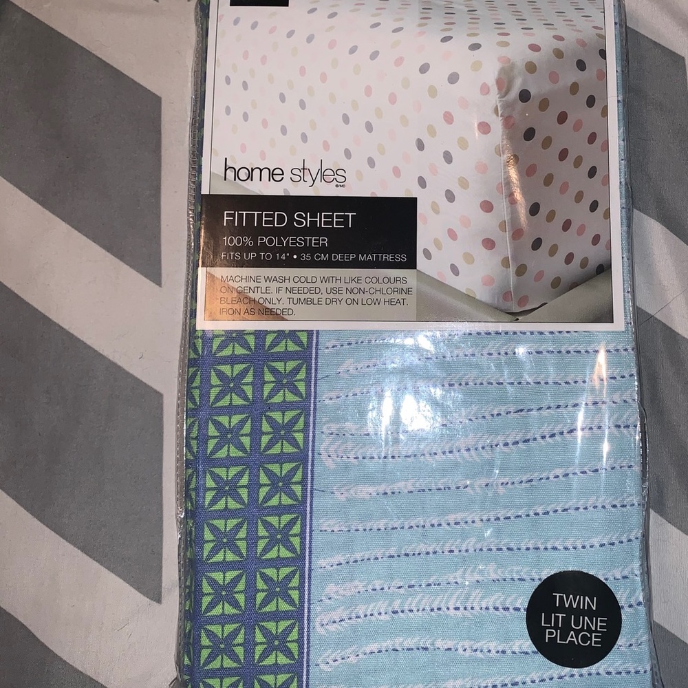 FREE ADD-ON:Twin fitted sheet BNIB
